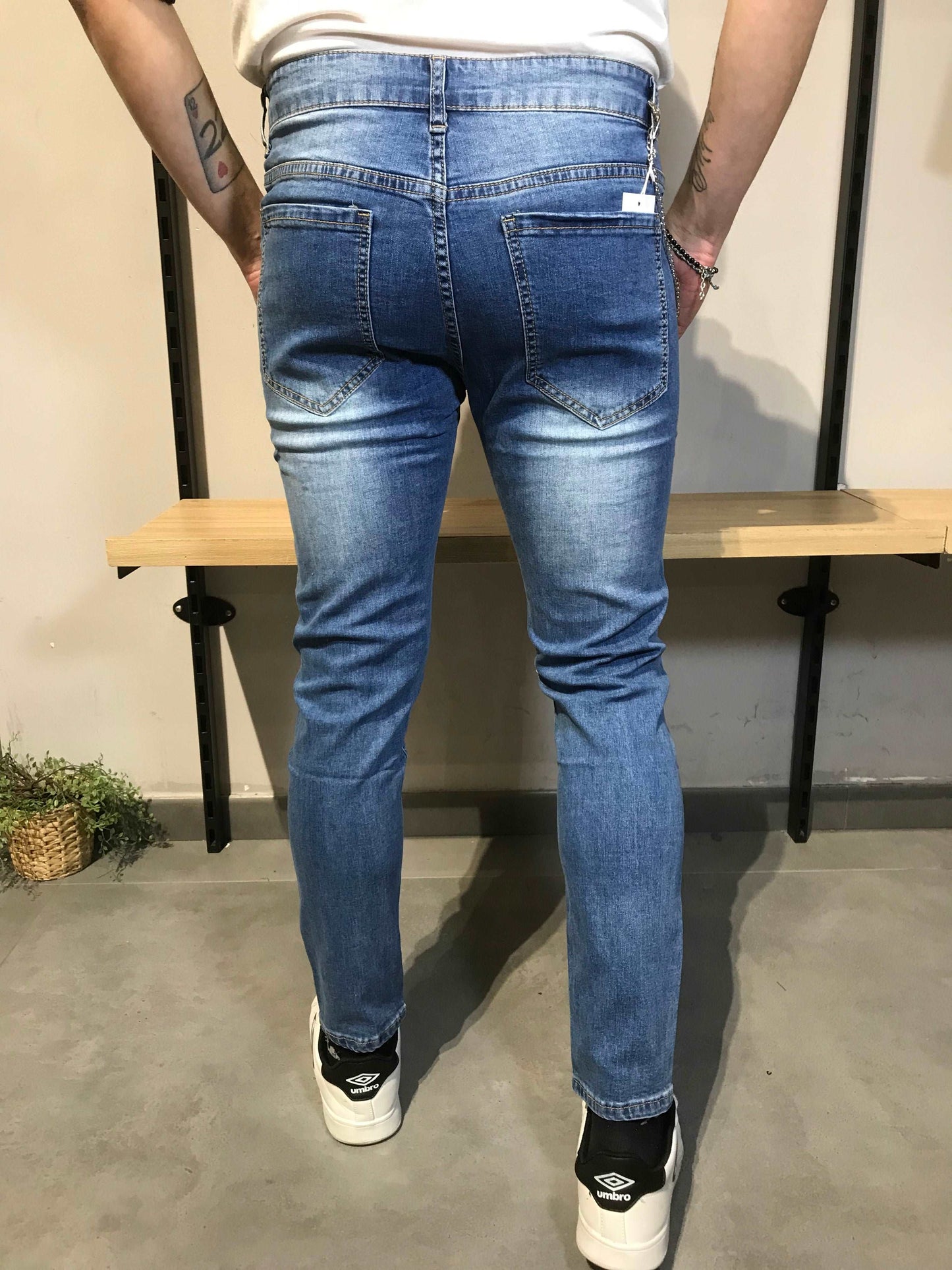 Jeans slim fit uomo chiaro denim stretch - vista laterale