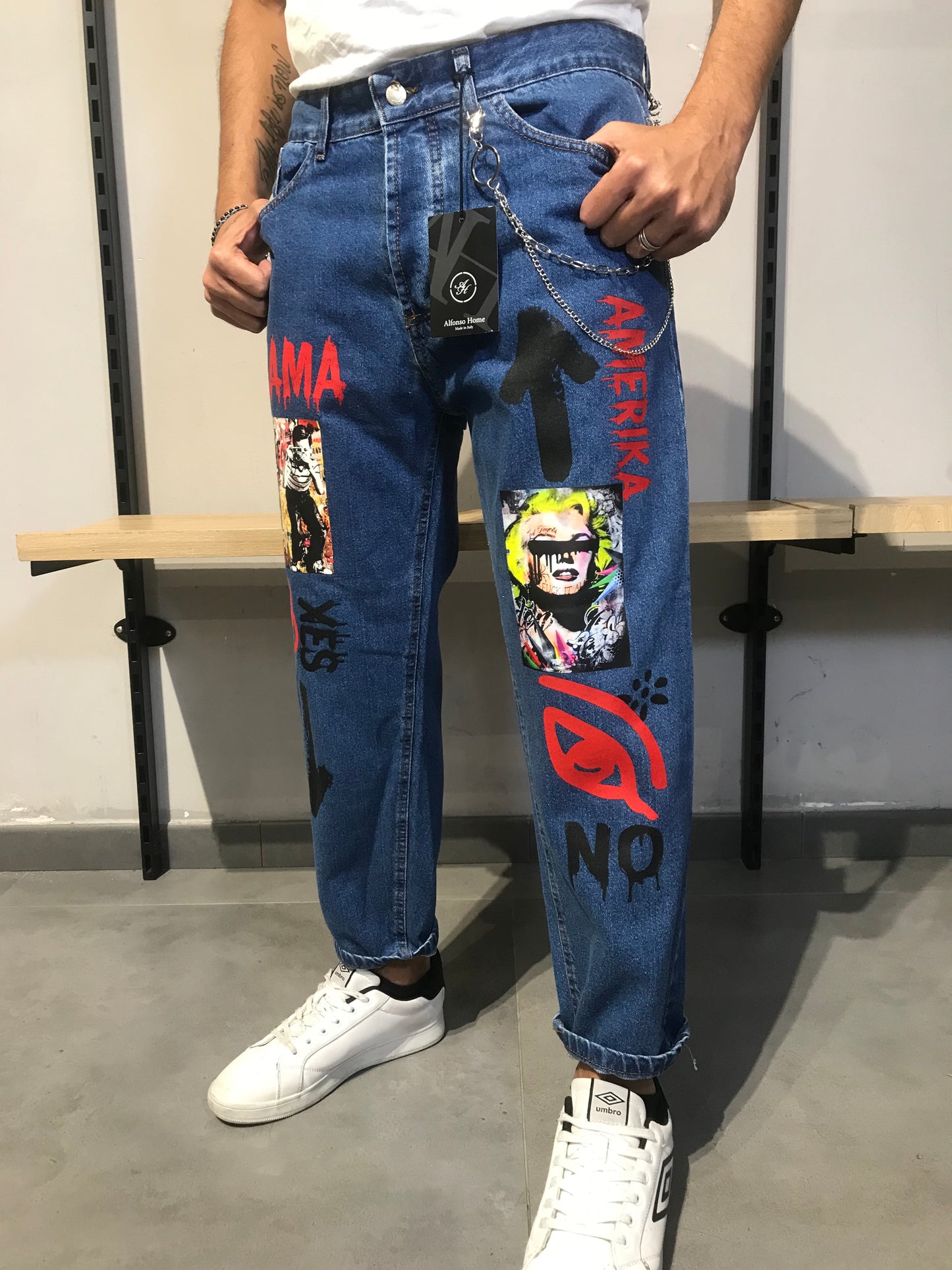 Jeans chiaro Made in Italy con stampe