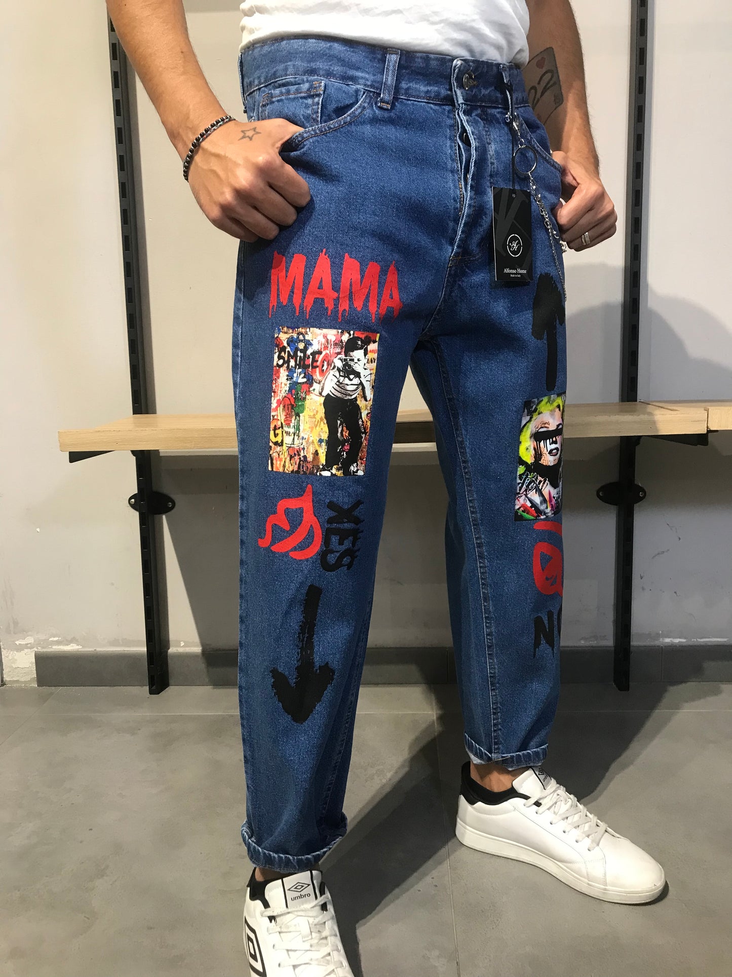 Jeans chiaro Made in Italy con stampe