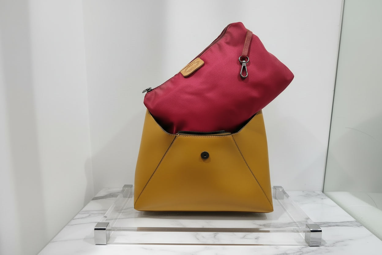 Borsa NARCISA vera pelle senape - dettaglio pochette interna e tracolla