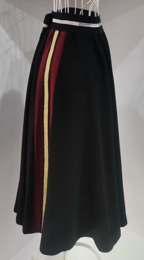 Gonna Invernale Nera con Bande Laterali Bordò e Dorate