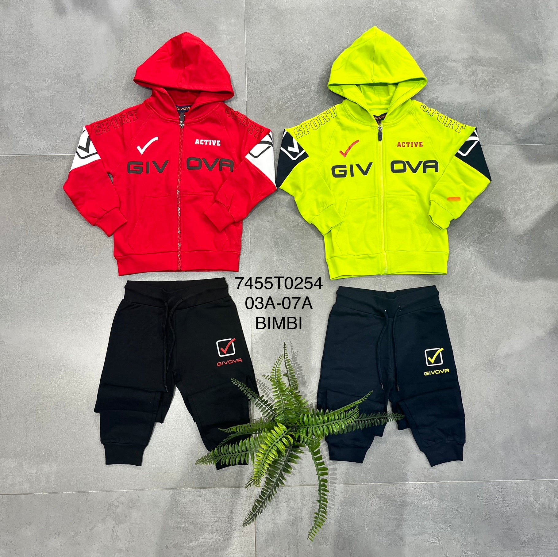 Tuta Bambini Givova 3 Anni . 7 Anni in rosso e verde, perfetta per i piccoli sportivi. Disponibile da [Nome Negozio].