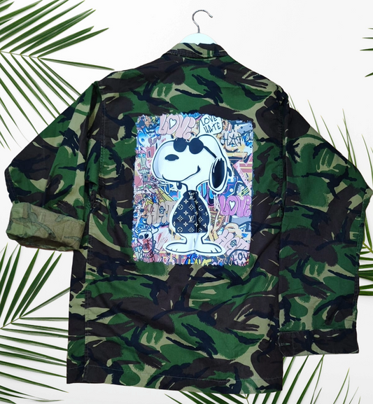 Camicia Militare Camouflage con Stampa Pop Art Snoopy – Stile Streetwear Unisex Vintage