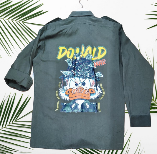 Camicia Militare Vintage – Stampa Pop Art Paperon De’ Paperoni 🎯 Stile ribelle, messaggio forte: streetwear che lascia il segno