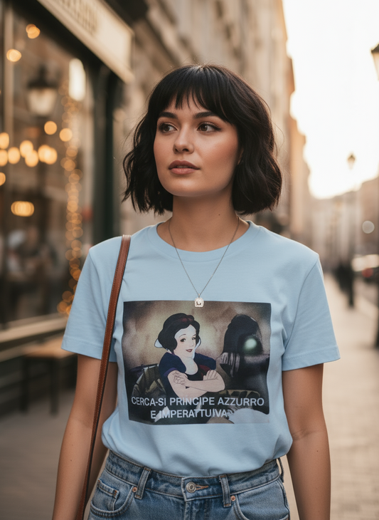 Maglietta Donna Bianca Umoristica Cercasi Principe Azzurro – Made in Italy XS-XXXL