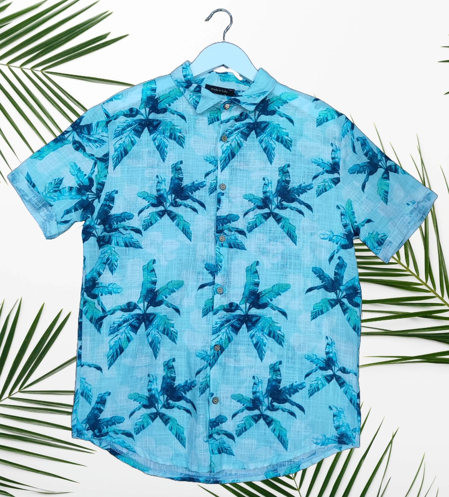 Camicia uomo in lino mezza manica base chiara con stampa di palme - Made in Italy, stile estivo elegante
