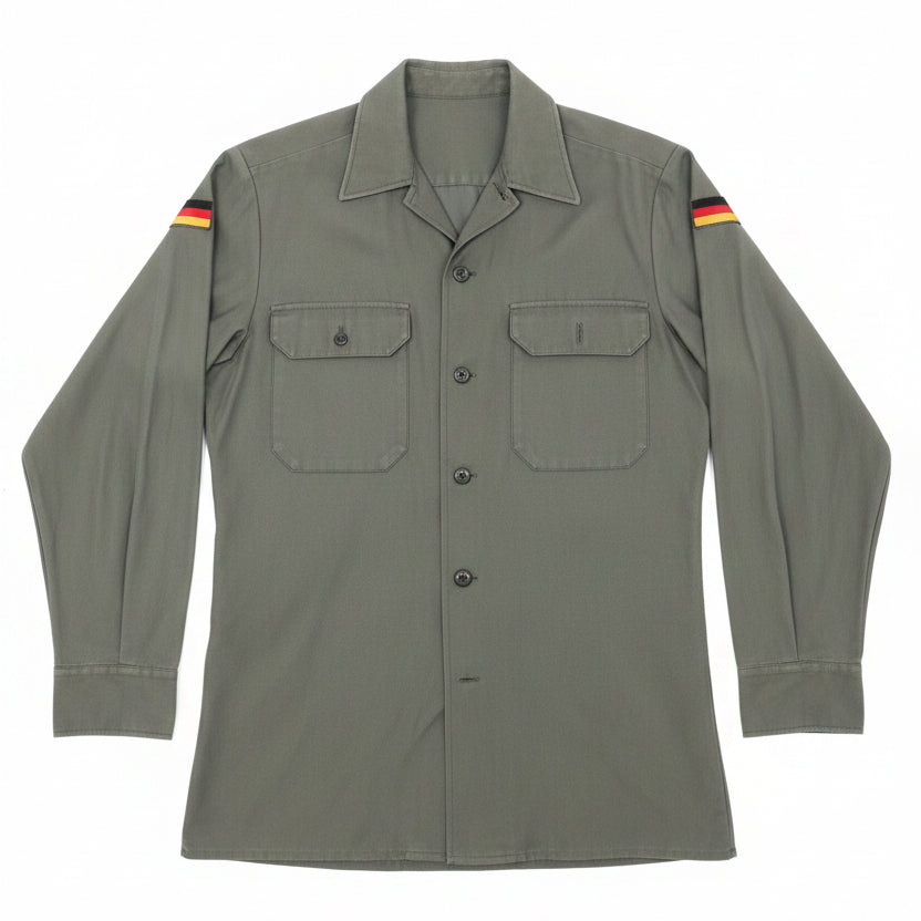 Camicia militare tedesca verde Pollon Pop Art vista frontale – Taglia M – I Narcisi