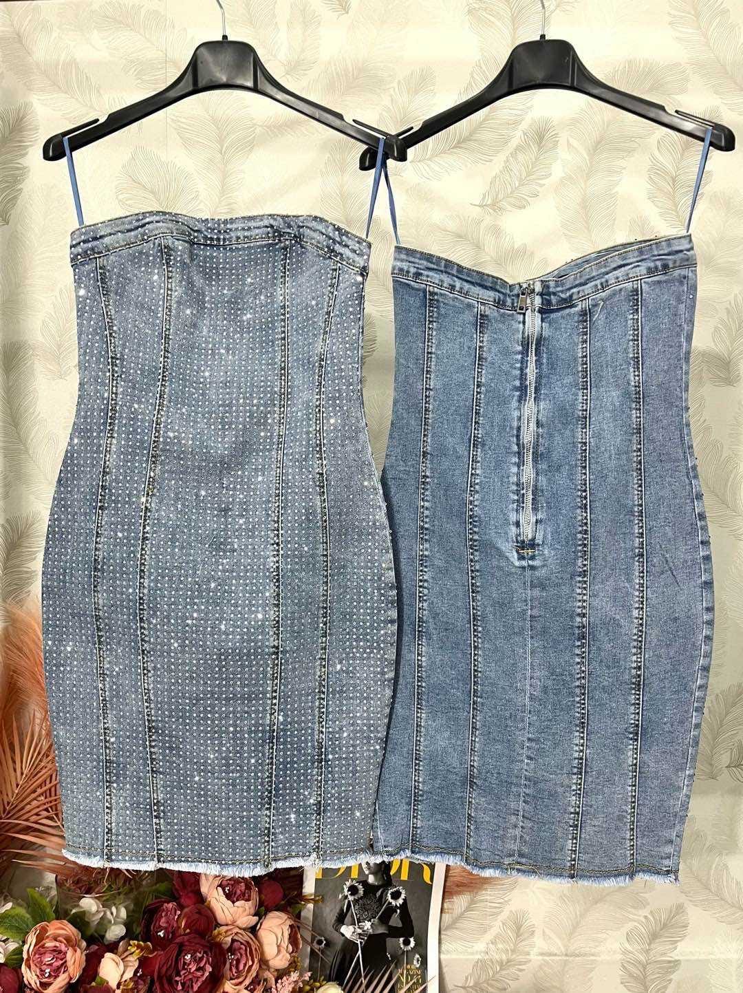 Dettaglio strass vestito jeans corto donna – I Narcisi PE 2026