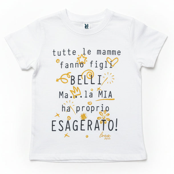 T-shirt Bambini "Tutte le Mamme Fanno i Figli Belli, la Mia ha Esagerato" – Made in Italy