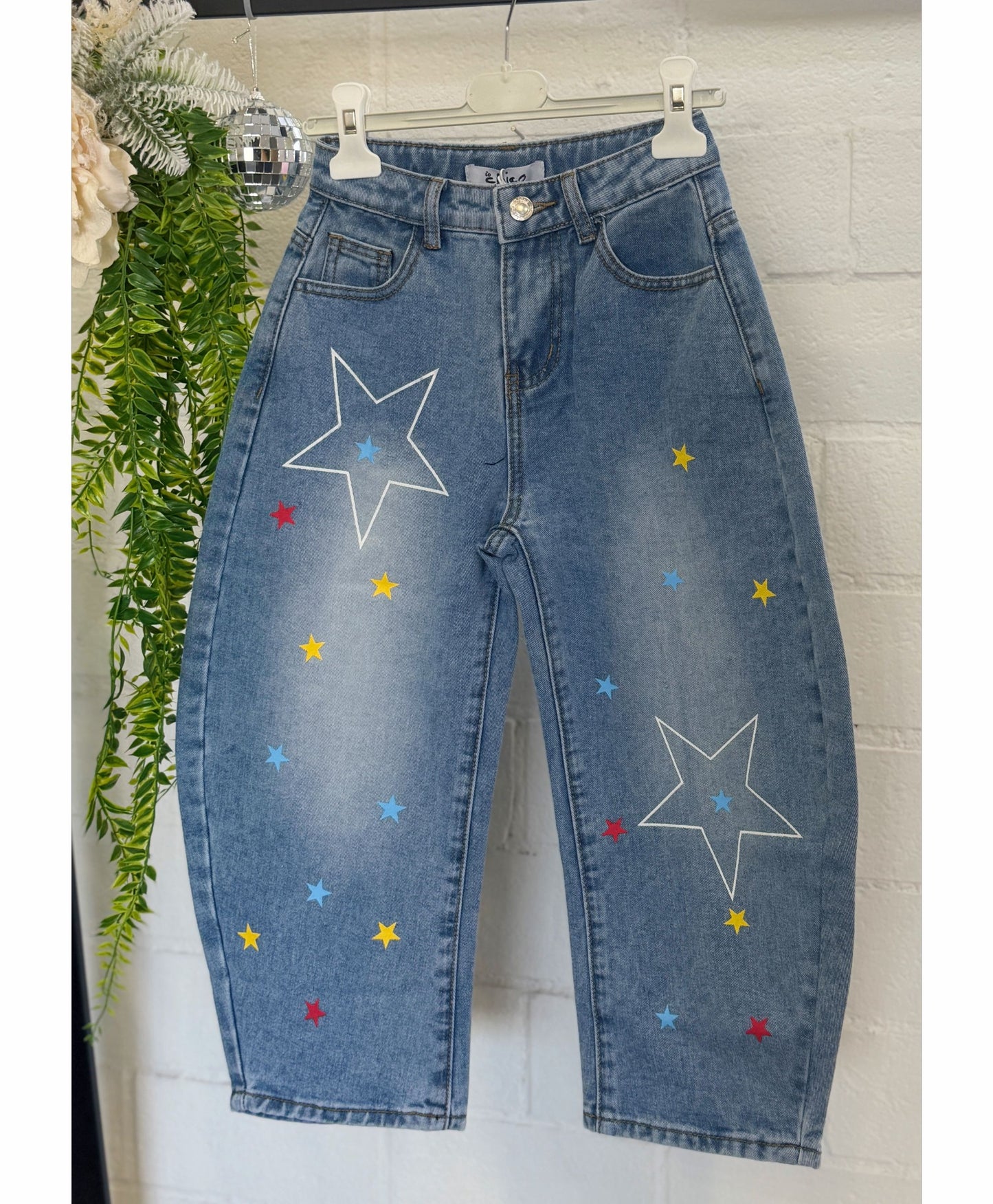 Jeans baggy bambina - dettaglio stampe colorate
